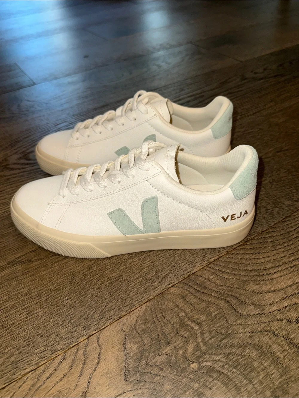 Like new Veja Campo Sneaker in Extra White & Matcha green, 38/7